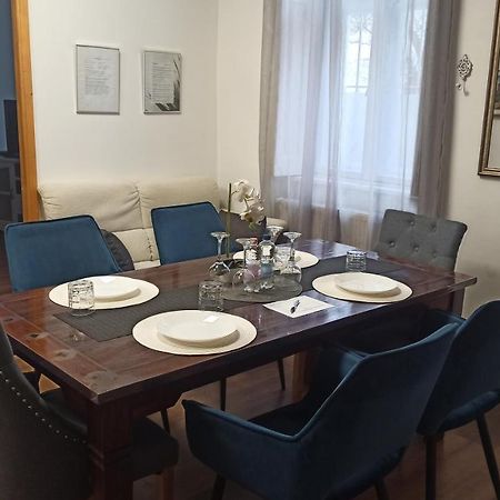 Varalja Apartman Tata Exteriör bild