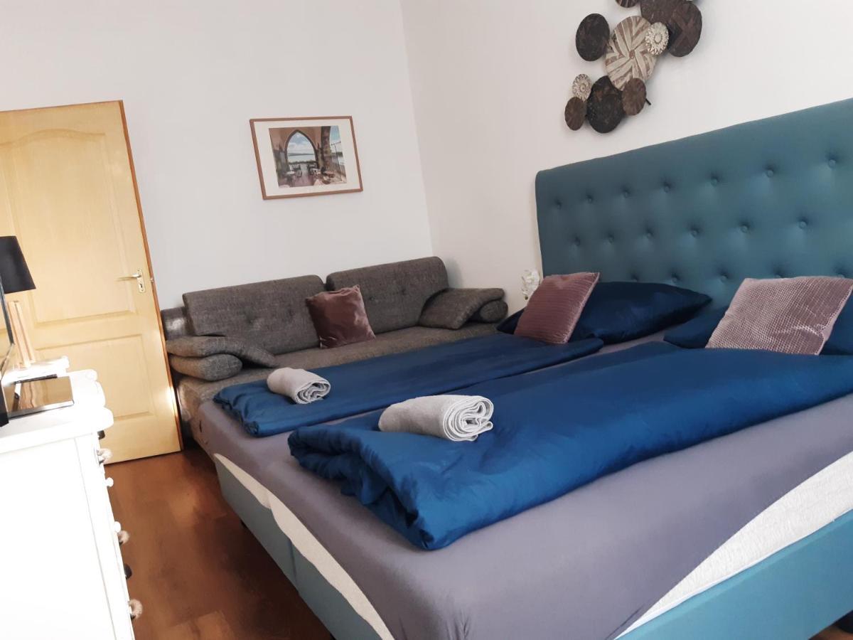 Varalja Apartman Tata Exteriör bild