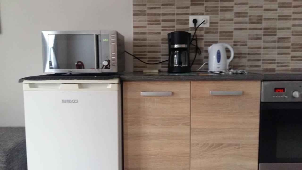 Varalja Apartman Tata Exteriör bild