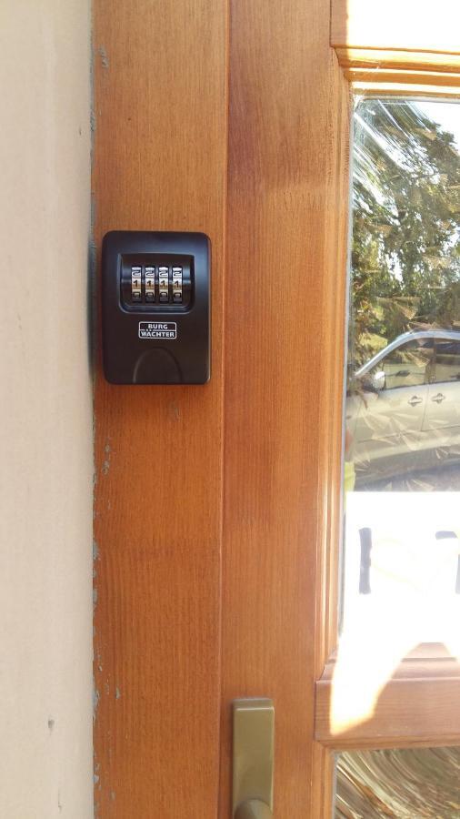 Varalja Apartman Tata Exteriör bild